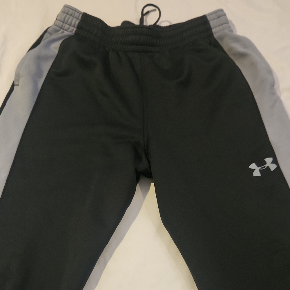 Under Armour Black & Gray Men's Joggers - Picture 2 of 5